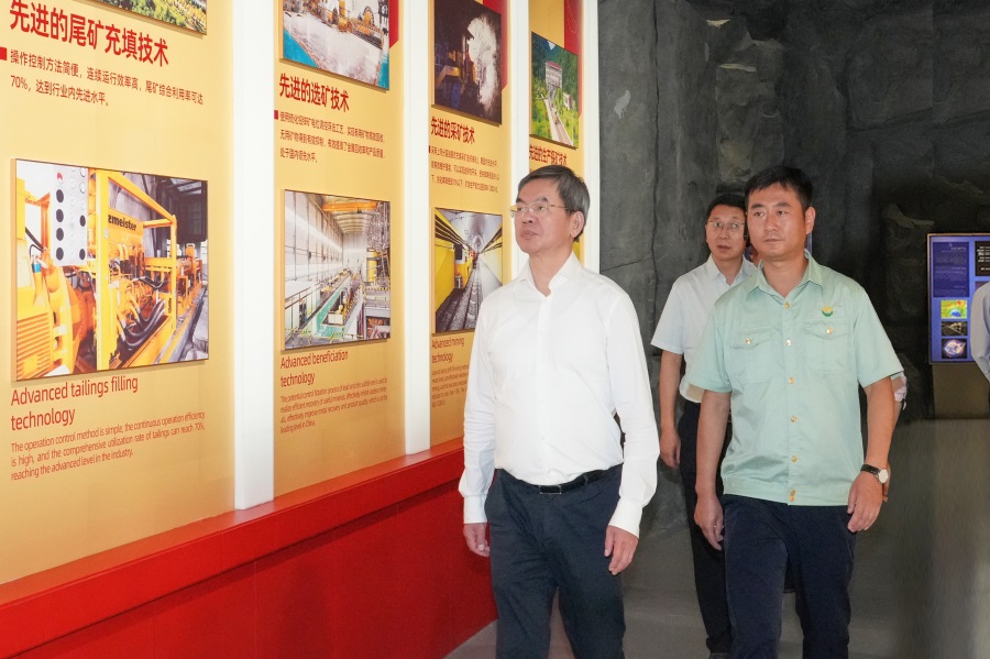 2024.06.23全國政協(xié)委員、省政協(xié)主席、黨組書記莊國泰蒞臨金徽股份指導工作.jpg
