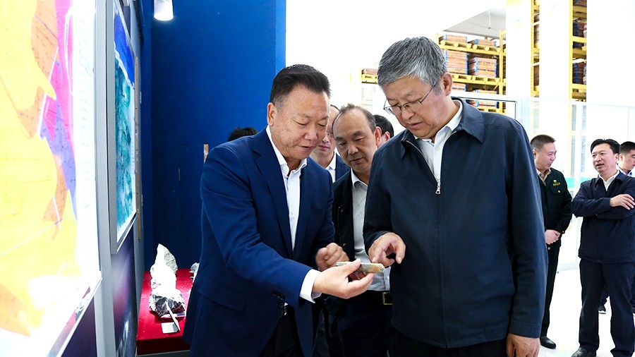 33-2021年5月，隴南市委書記張珂兵蒞臨礦區(qū)調(diào)研尾礦庫治理及綠色礦山建設情況。.jpg