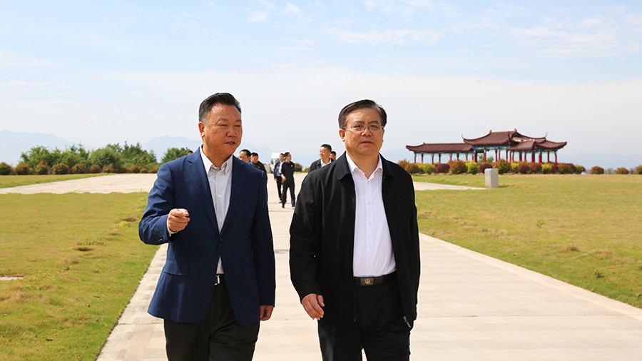 30-2021年5月，省人民檢察院黨組書記、檢察長朱玉蒞臨金徽股份調(diào)研綠色礦山建設工作。.jpg