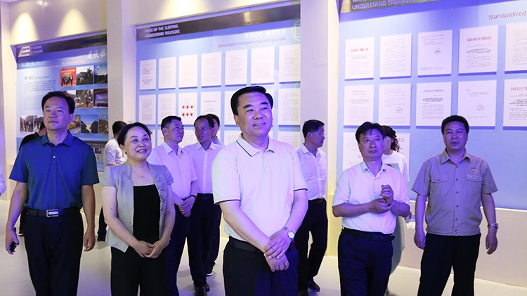 省委常委、省委統(tǒng)戰(zhàn)部部長馬廷禮蒞臨金徽股份調(diào)研